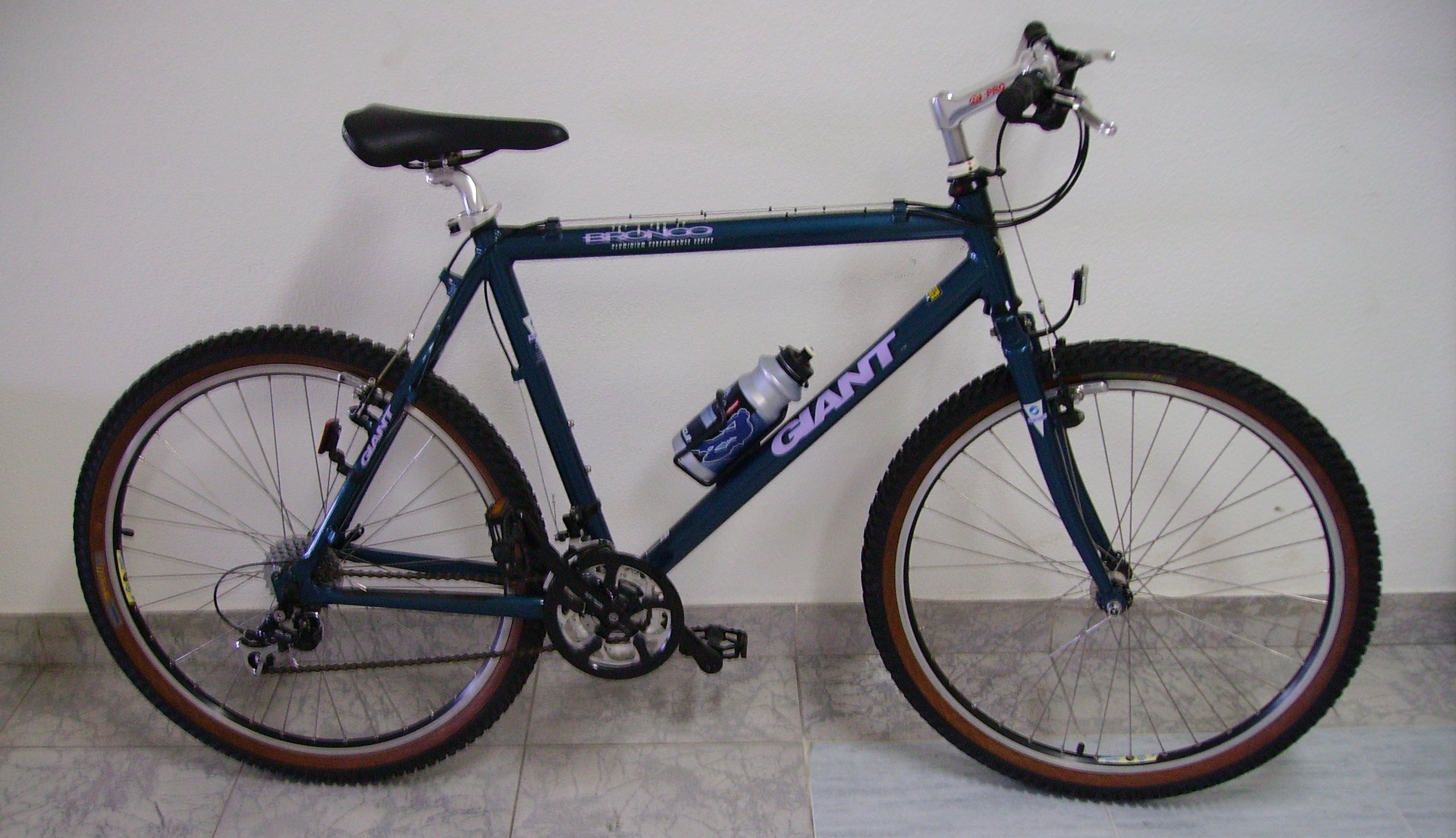  Bicicleta GIANT - Bronco - Liquida��o